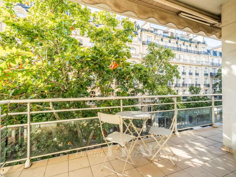 Appartement Paris 16e - 2 chambres - 104m²