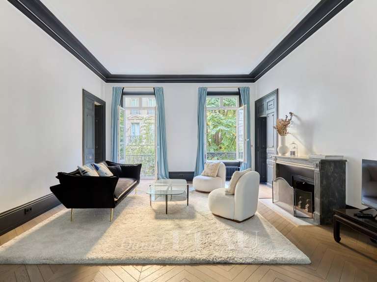 Appartement Paris 16e - 2 chambres - 136m²