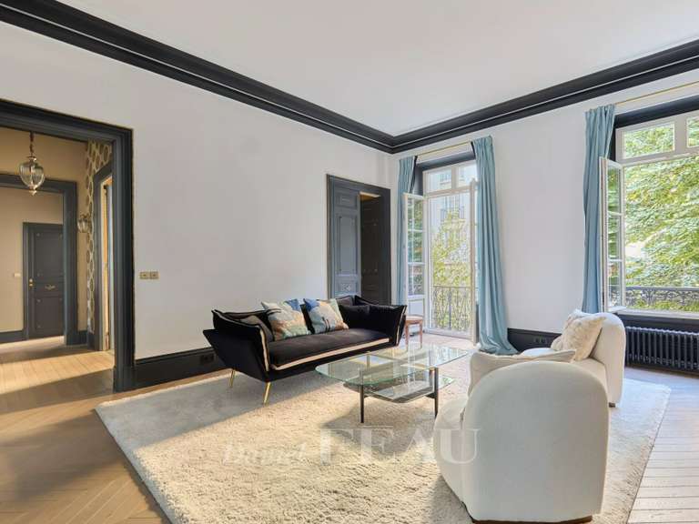 Appartement Paris 16e - 2 chambres - 136m²
