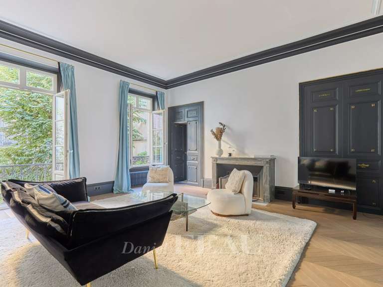 Appartement Paris 16e - 2 chambres - 136m²
