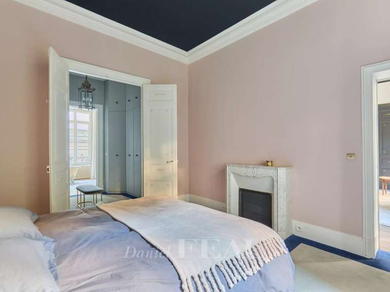 Appartement Paris 16e - 2 chambres - 136m²
