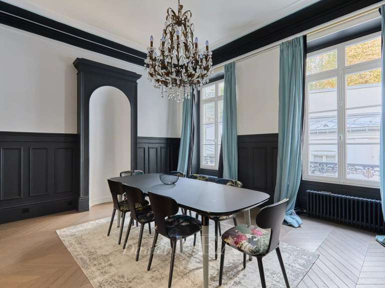 Appartement Paris 16e - 2 chambres - 136m²