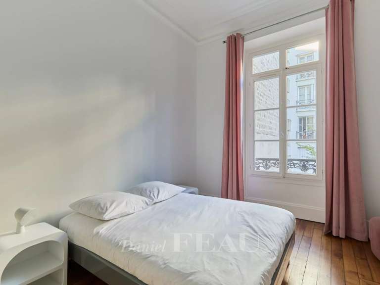 Appartement Paris 16e - 2 chambres - 136m²
