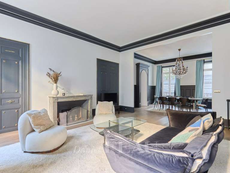 Appartement Paris 16e - 2 chambres - 136m²