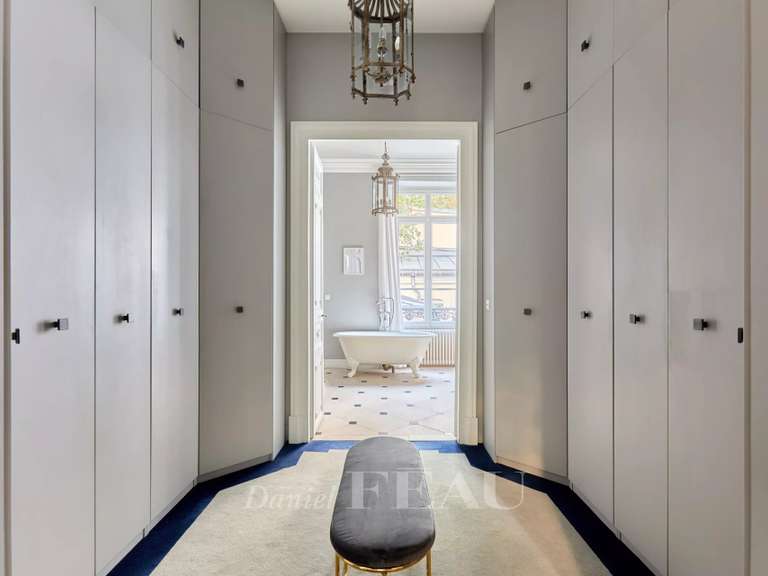 Appartement Paris 16e - 2 chambres - 136m²