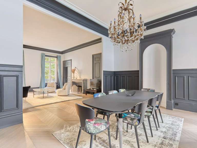 Appartement Paris 16e - 2 chambres - 136m²