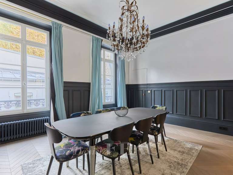 Appartement Paris 16e - 2 chambres - 136m²