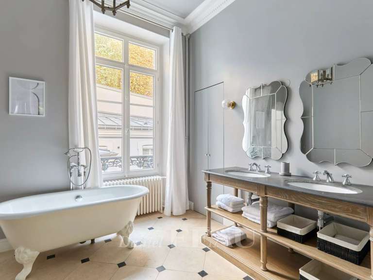 Appartement Paris 16e - 2 chambres - 136m²