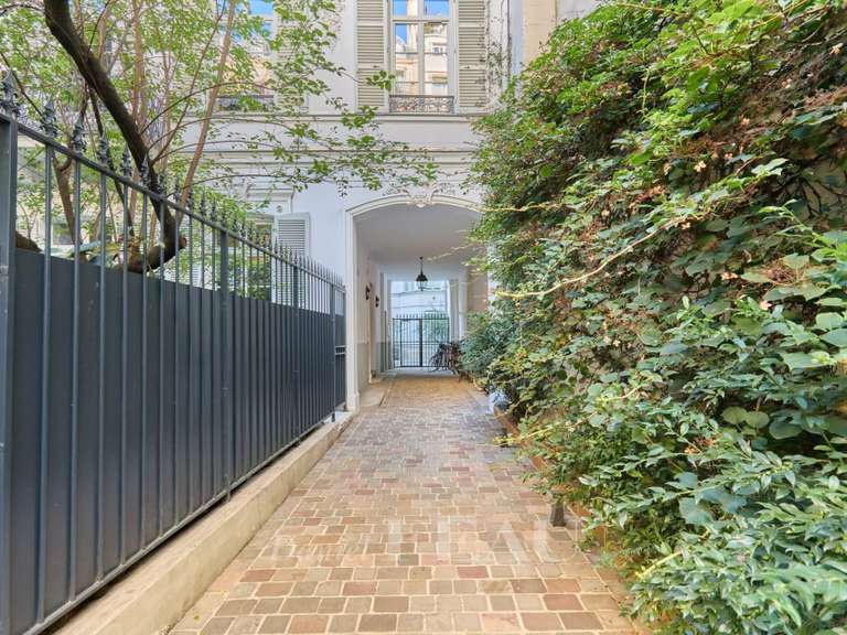 Appartement Paris 16e - 2 chambres - 136m²