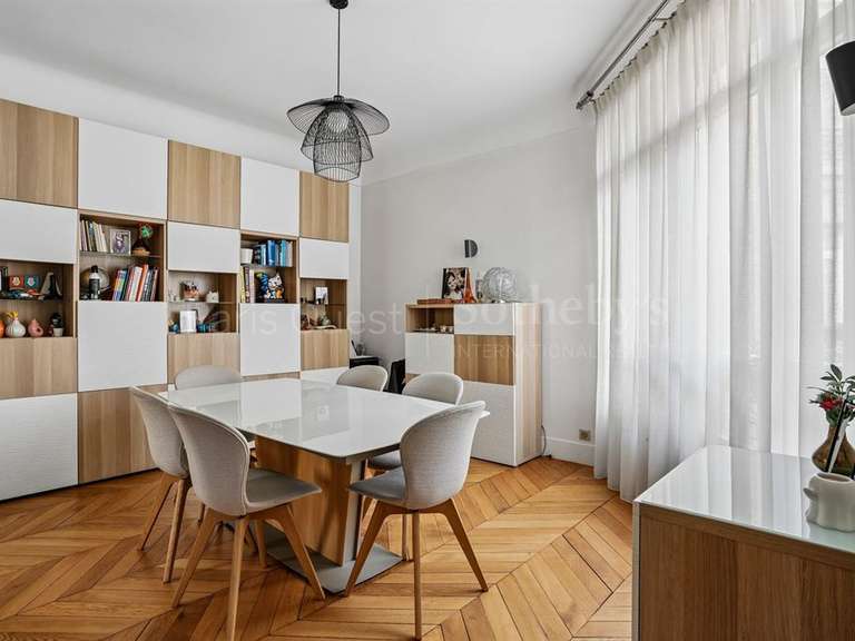 Appartement Paris 16e - 2 chambres - 124m²