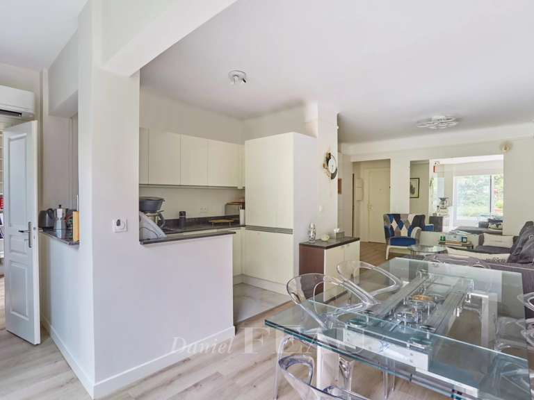 Appartement Paris 16e - 2 chambres - 141m²