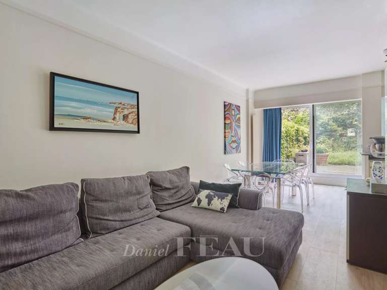 Appartement Paris 16e - 2 chambres - 141m²