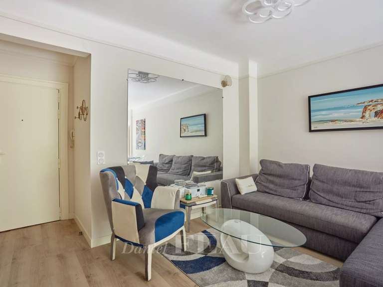 Appartement Paris 16e - 2 chambres - 141m²