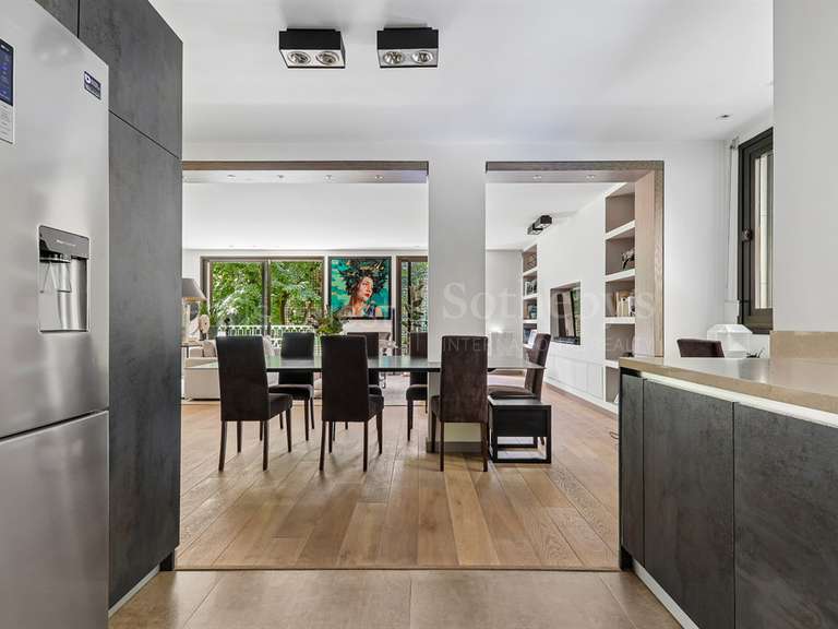 Appartement Paris 16e - 2 chambres - 130m²