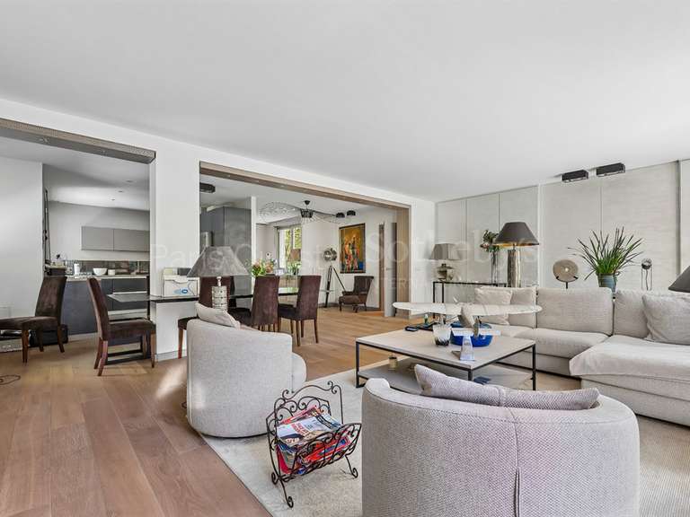 Appartement Paris 16e - 2 chambres - 130m²