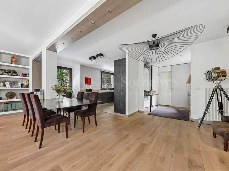 Appartement Paris 16e - 2 chambres - 130m²