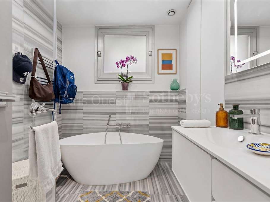 Apartment Paris 16e