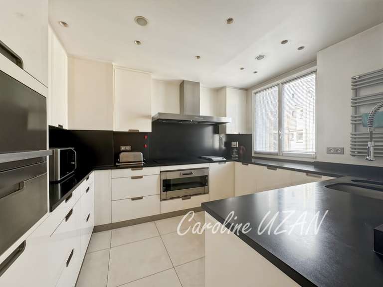 Appartement Paris 16e - 3 chambres - 174m²