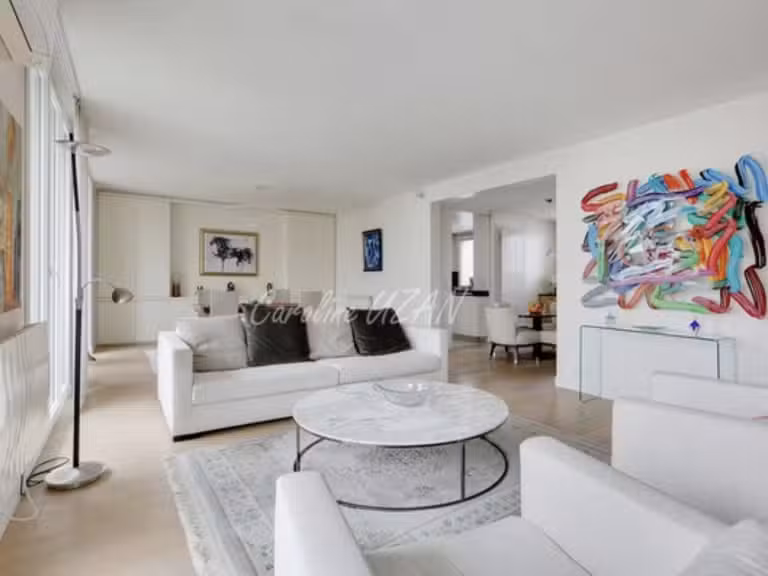 Appartement Paris 16e - 3 chambres - 174m²