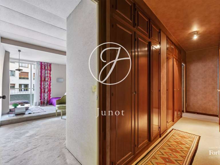 Appartement Paris 16e - 3 chambres - 158m²