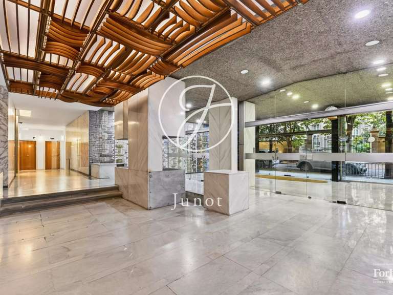 Appartement Paris 16e - 3 chambres - 158m²