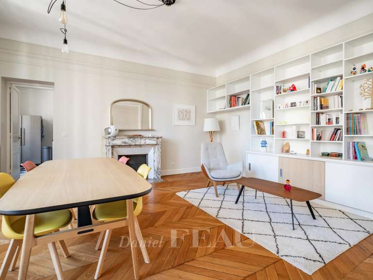 Appartement Paris 16e - 4 chambres - 176m²