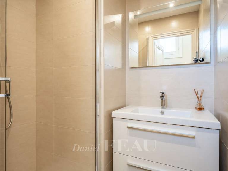Appartement Paris 16e - 4 chambres - 176m²