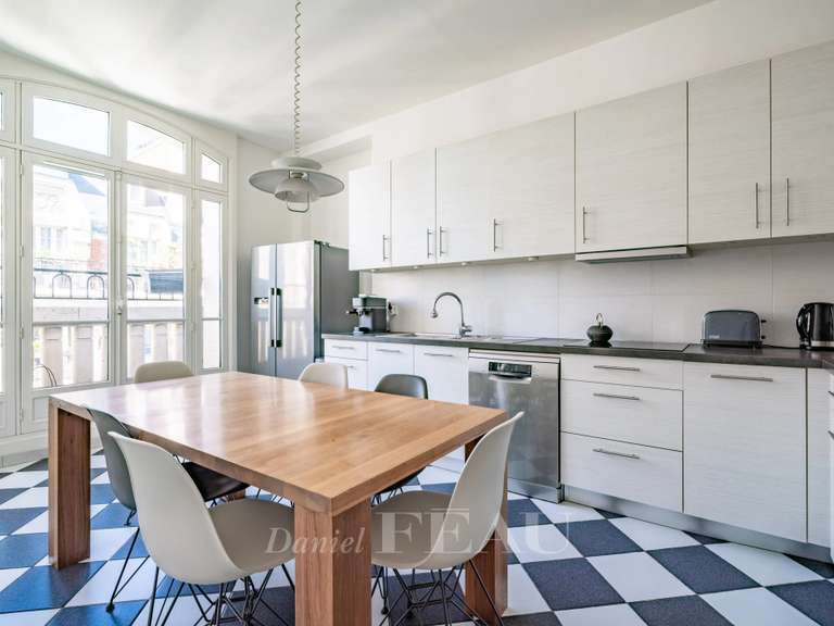 Appartement Paris 16e - 4 chambres - 176m²