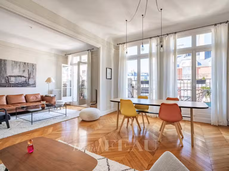 Appartement Paris 16e - 4 chambres - 176m²