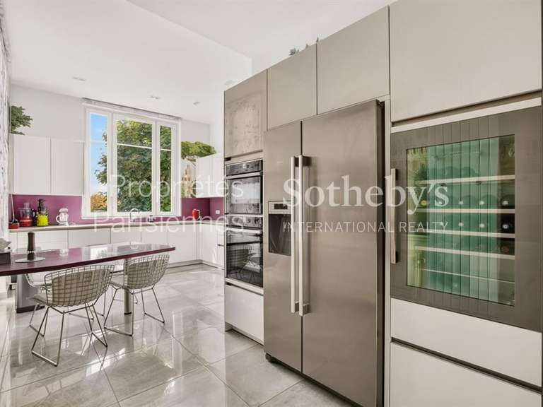 Appartement Paris 16e - 3 chambres - 200m²