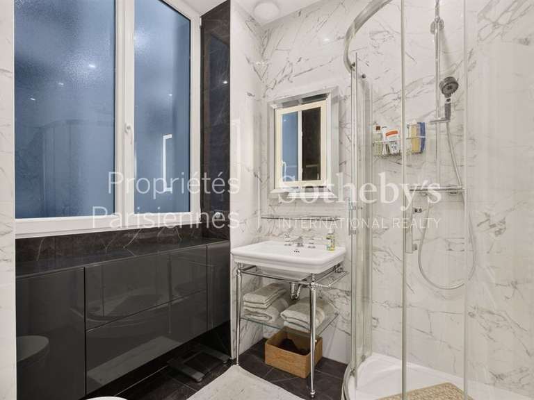 Appartement Paris 16e - 3 chambres - 200m²