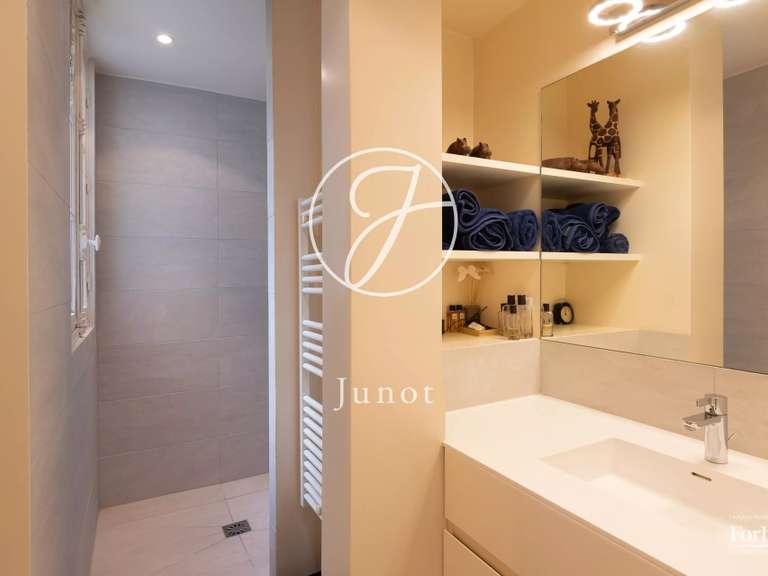 Appartement Paris 16e - 2 chambres - 78m²