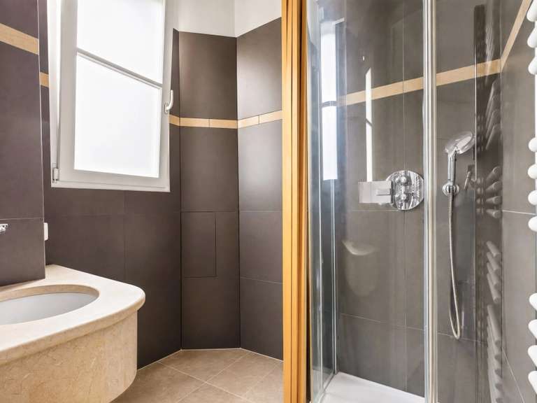 Appartement Paris 16e - 4 chambres - 182m²