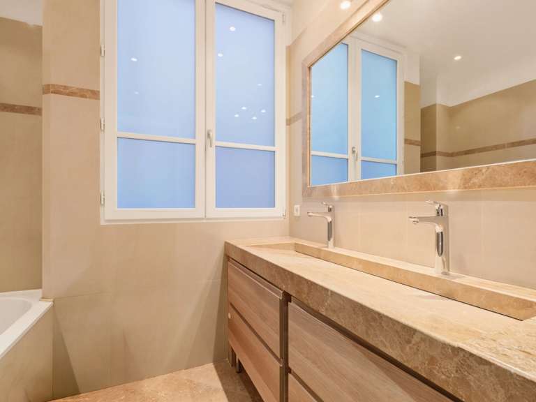 Appartement Paris 16e - 4 chambres - 182m²