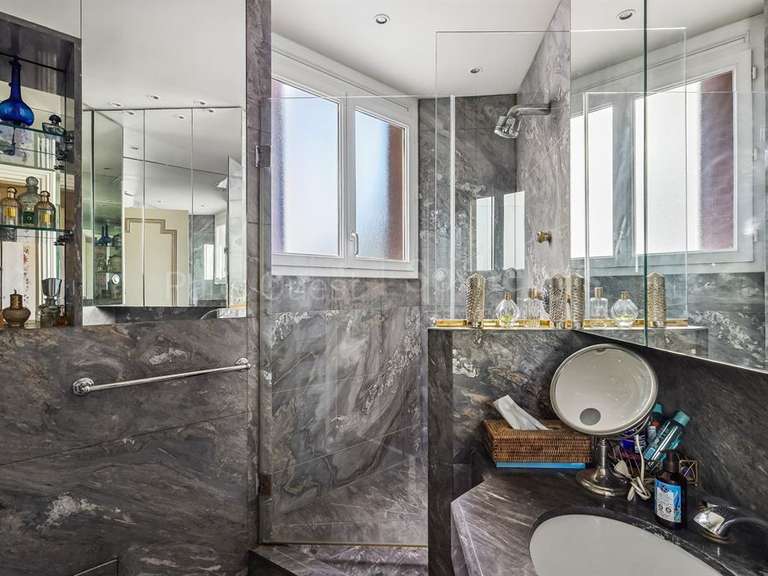 Appartement Paris 16e - 2 chambres - 155m²