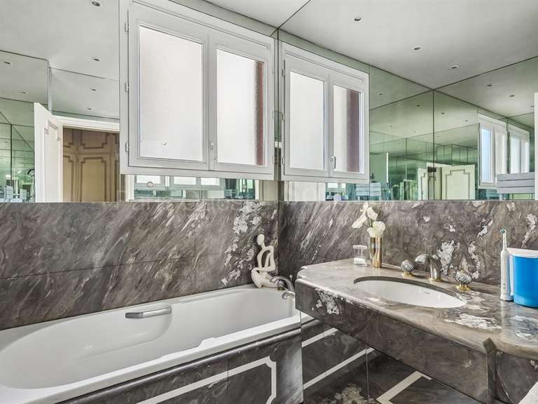 Appartement Paris 16e - 2 chambres - 155m²