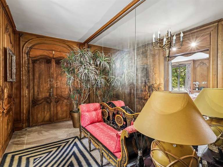 Appartement Paris 16e - 2 chambres - 155m²