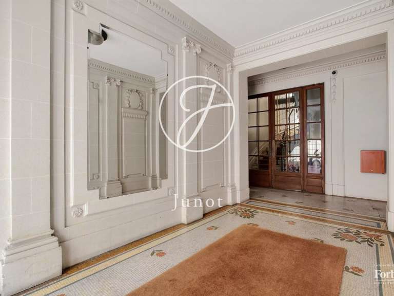 Appartement Paris 16e - 3 chambres - 123m²