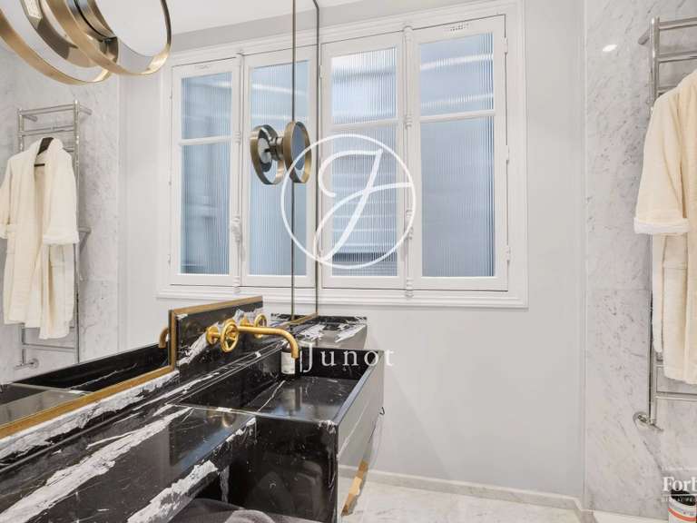 Appartement Paris 16e - 3 chambres - 123m²