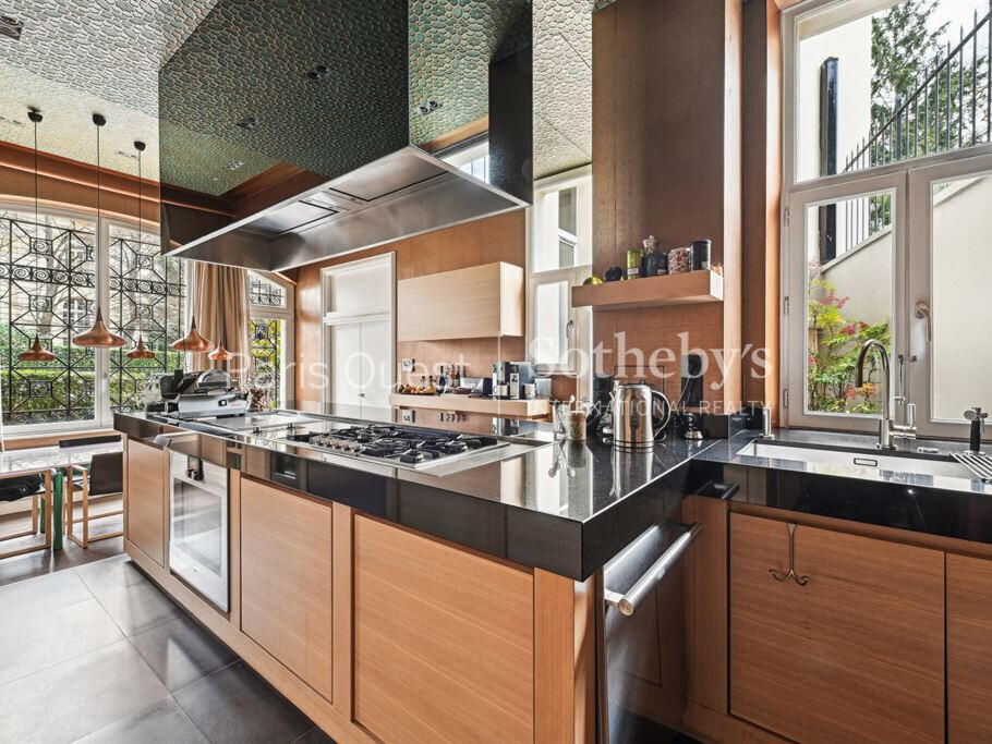 Mansion Paris 16e