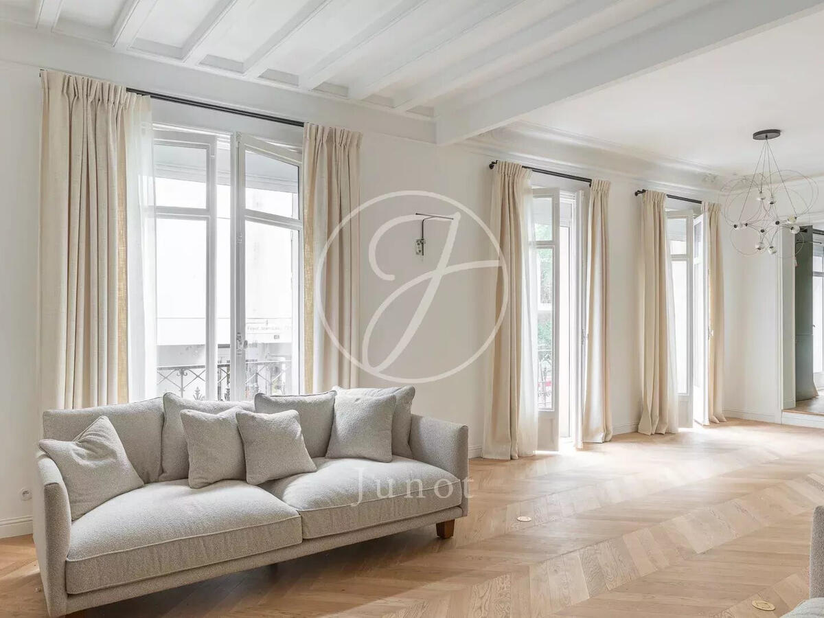 Mansion Paris 16e