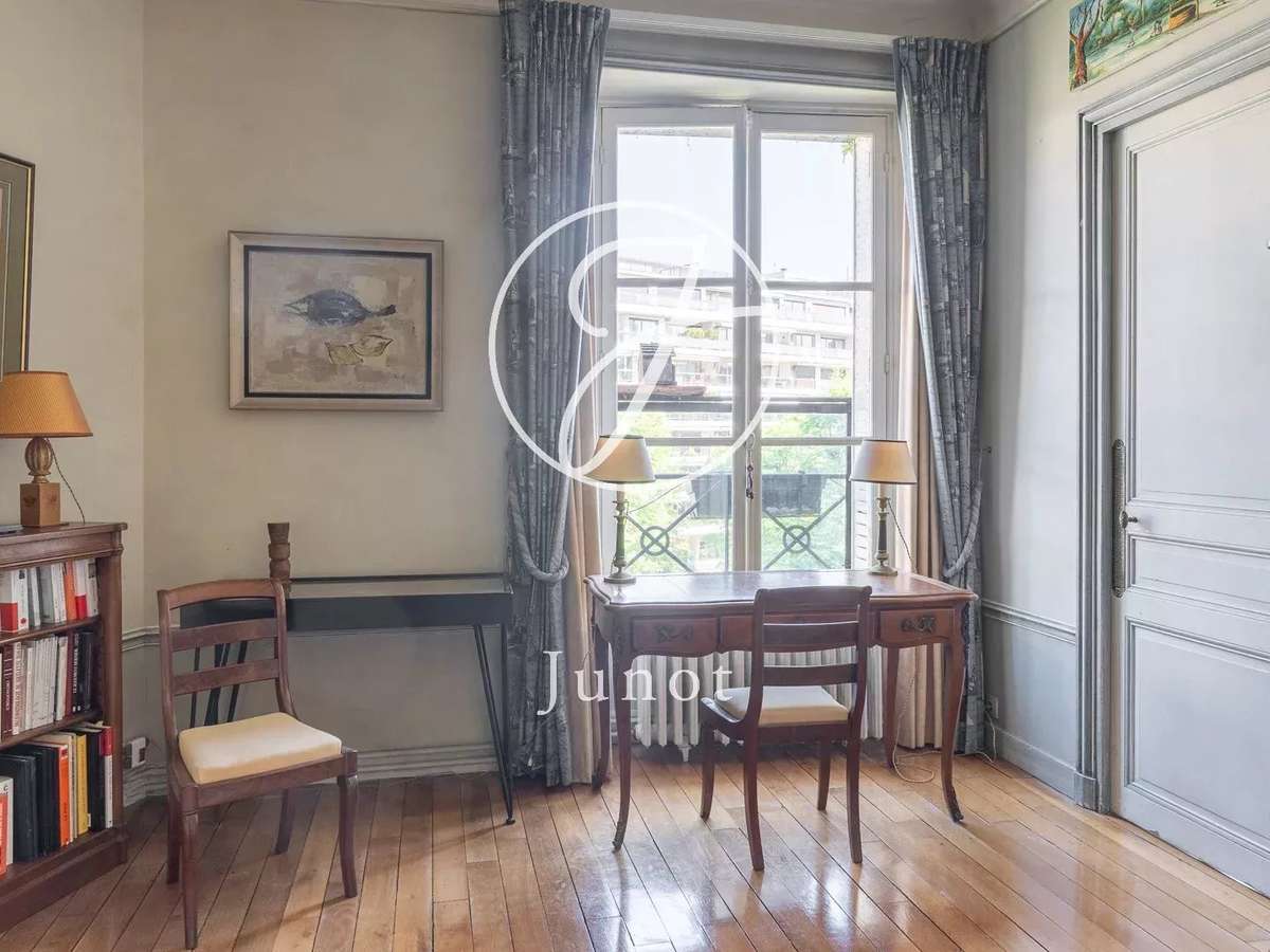 Mansion Paris 16e