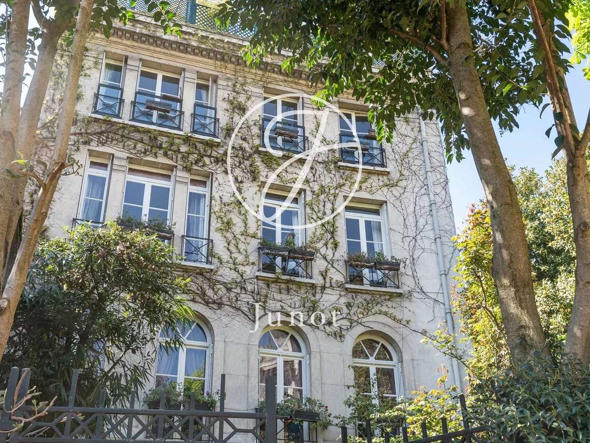 Mansion Paris 16e