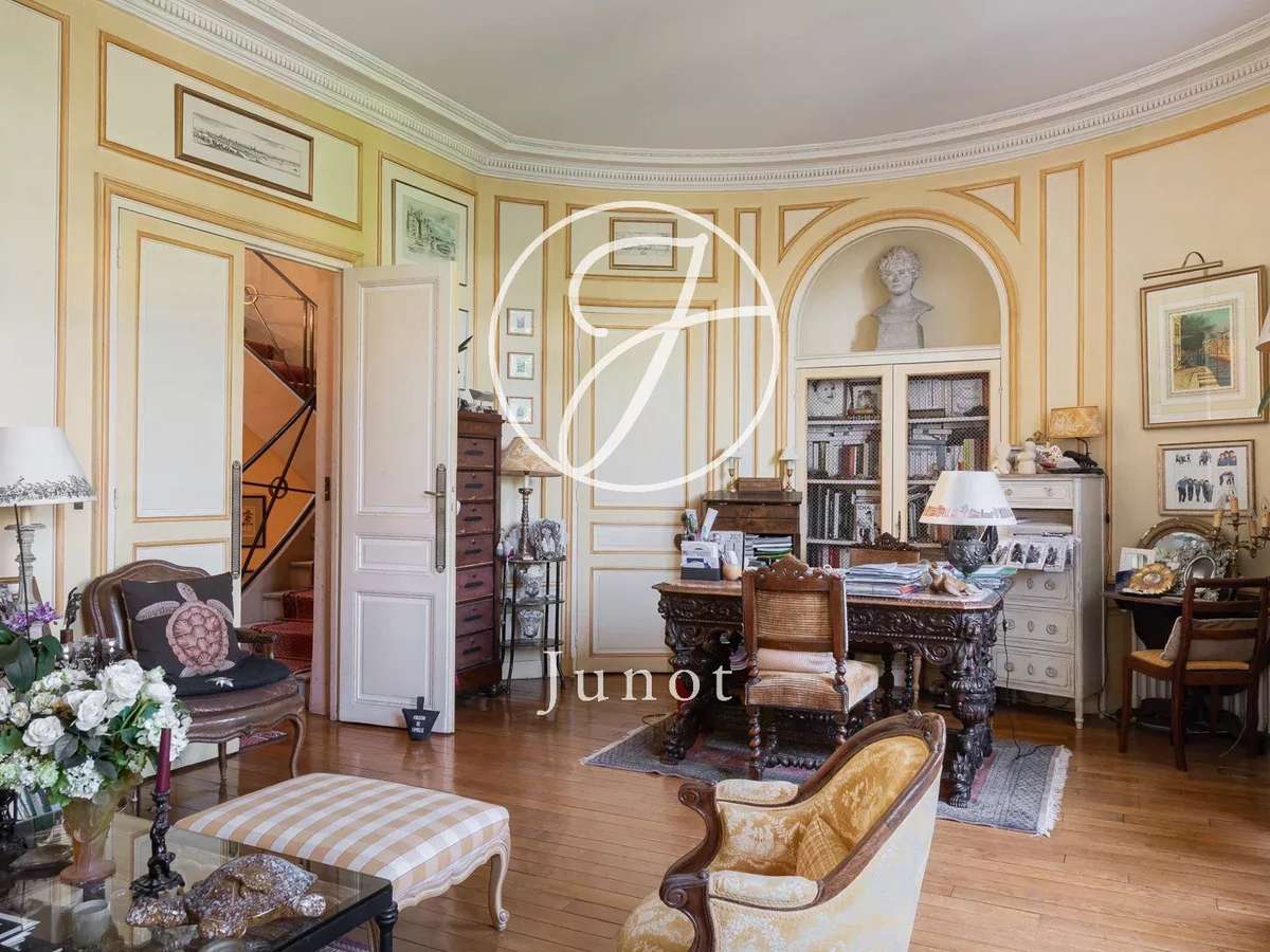 Mansion Paris 16e