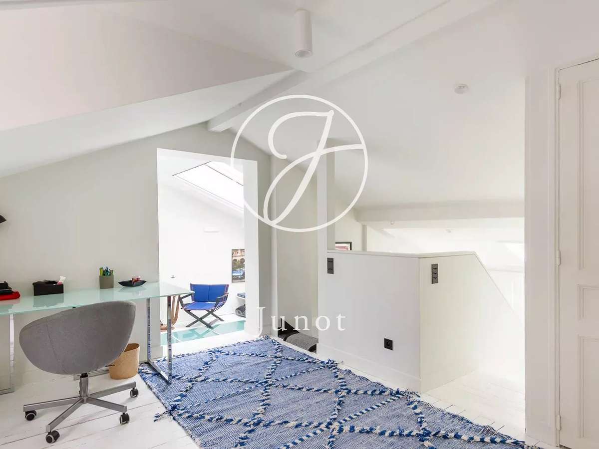 Mansion Paris 16e
