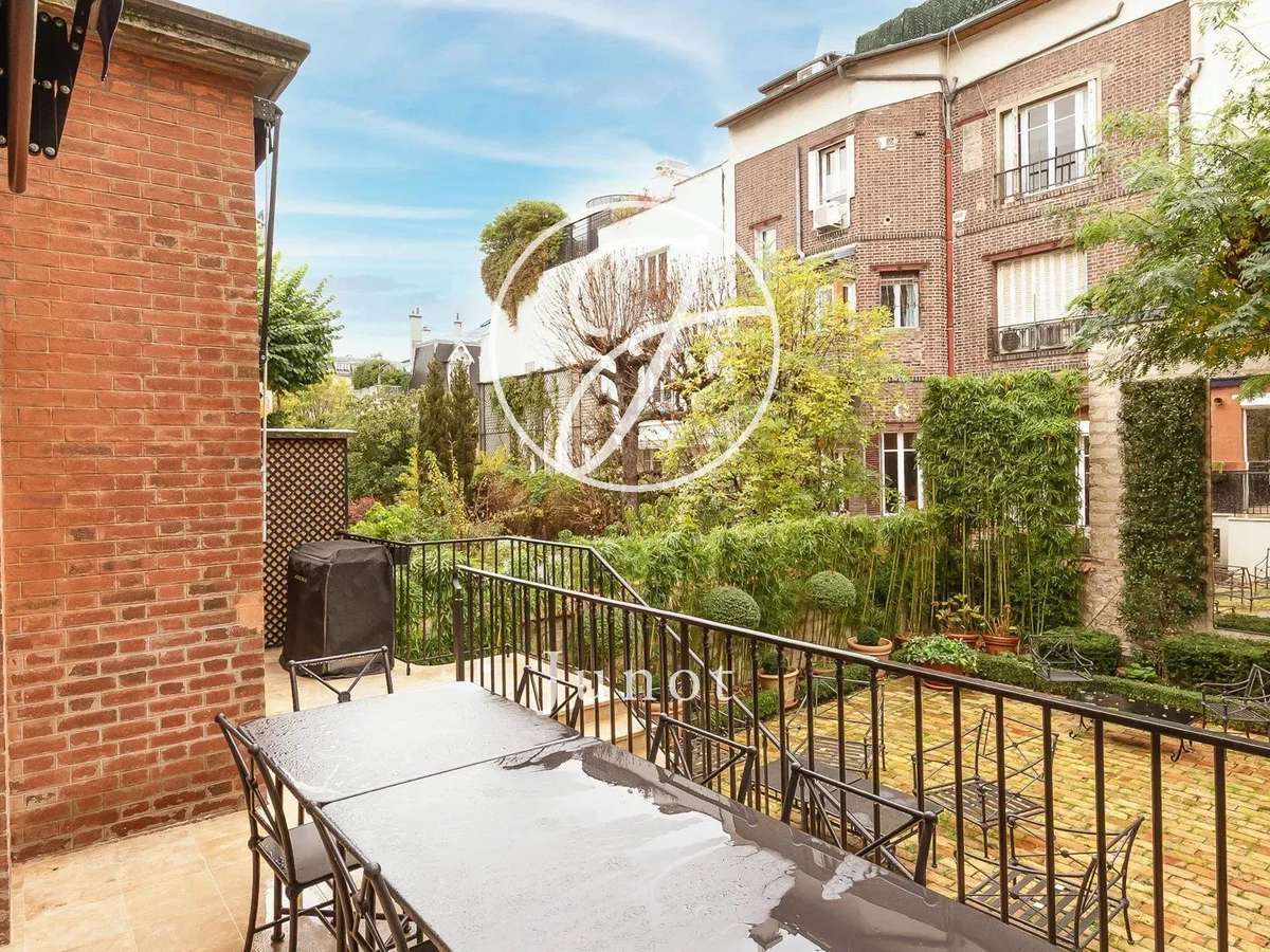 Mansion Paris 16e