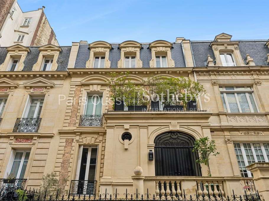 Mansion Paris 16e