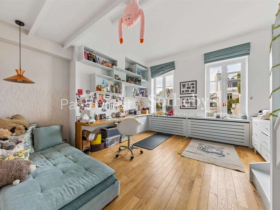 Mansion Paris 16e