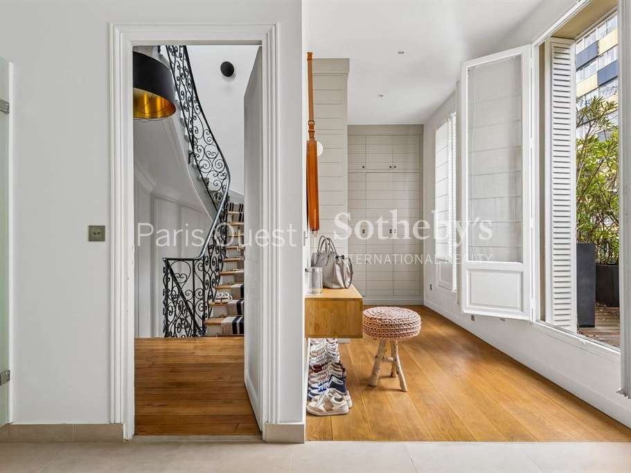Mansion Paris 16e