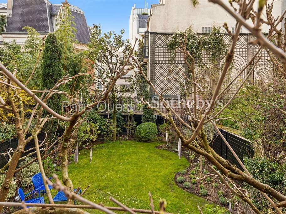 Mansion Paris 16e